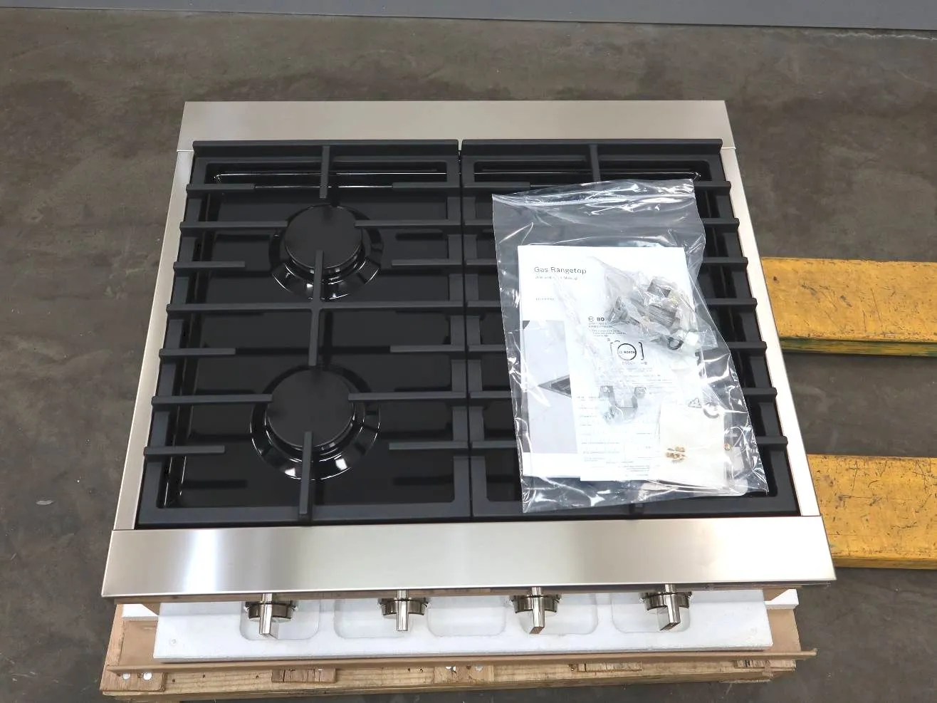 Bosch 800 Series 30" 4 Sealed Burners Dual Flame Burner Gas Rangetop RGM8058UC