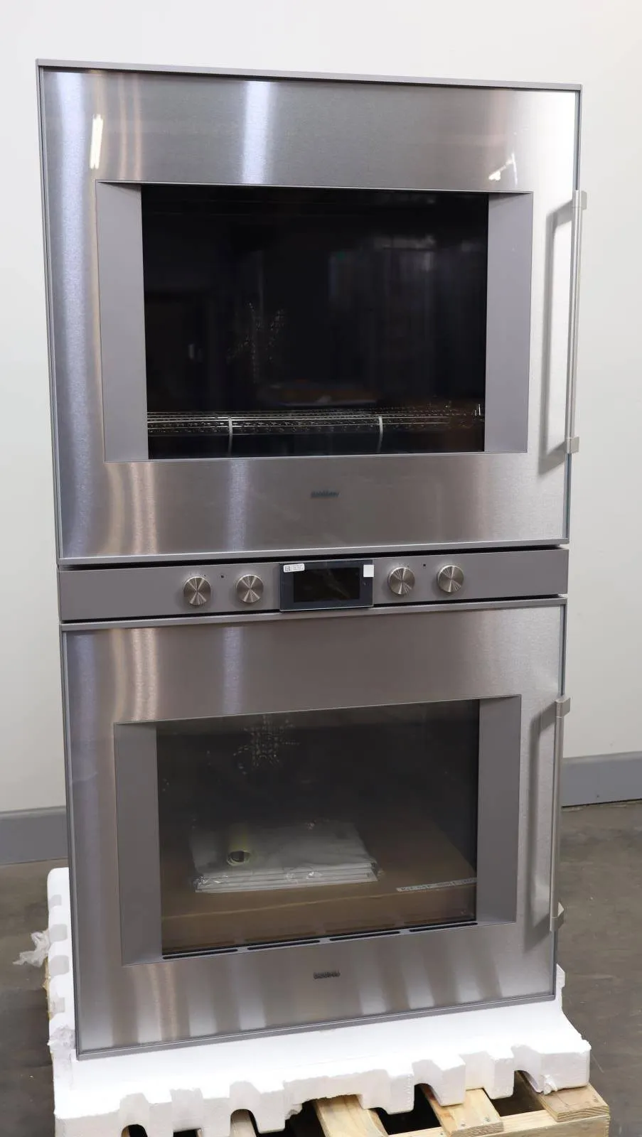 Gaggenau 400 Series 30" 9 Cu. Ft TFT Electric Double Wall Oven BX481612